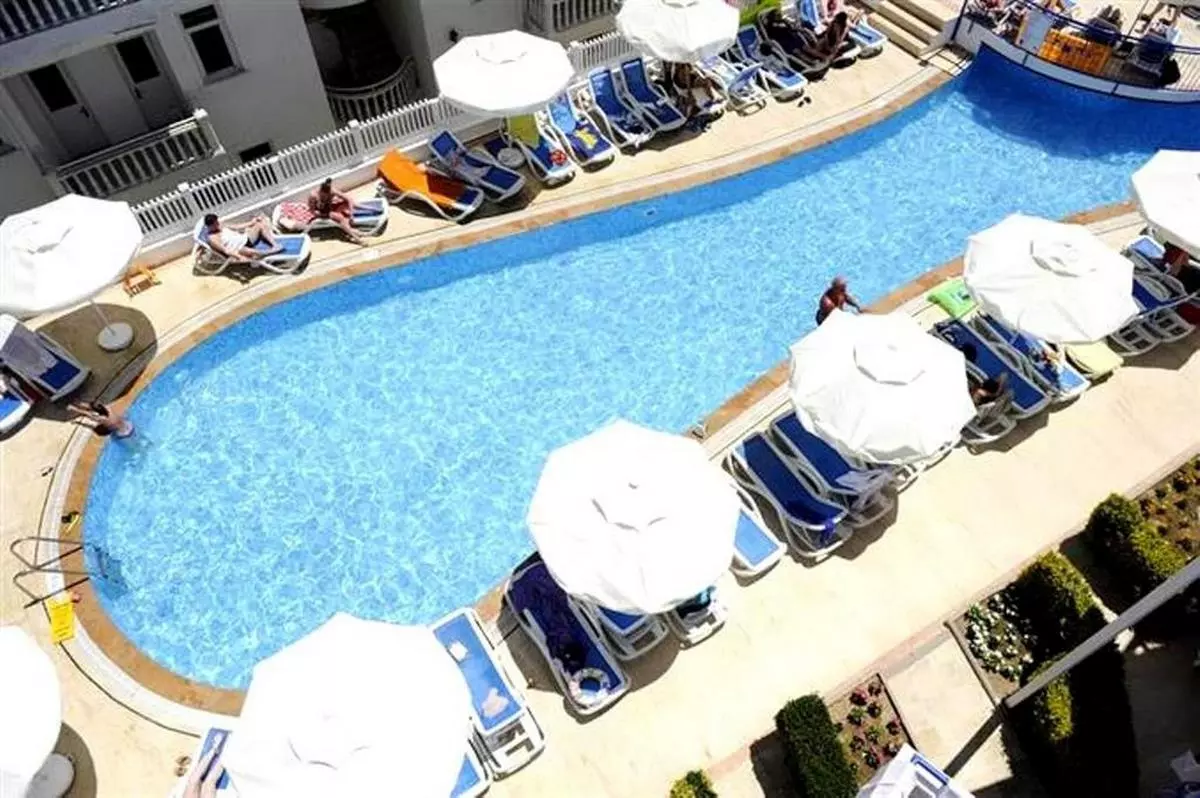 JOKER Side Hill Suite out door pool (Copy).jpg